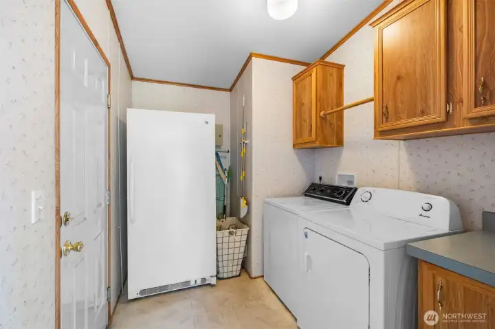 Great for rainy days! Full size laundry and mud room with access to garage. Great for rainy days! Full size laundry and mud room with access to garage.