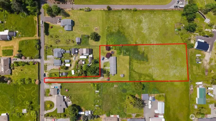 Bring your toys, projects, and RV! There is space for it all! (Boundary lines are approximate.) Bring your toys, projects, and RV! There is space for it all! (Boundary lines are approximate.)