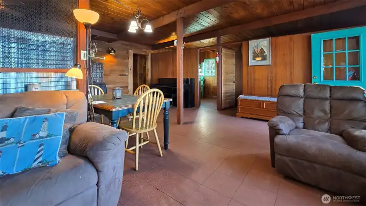 Living room looking toward bedrooms