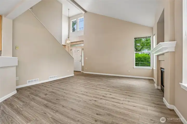 All brand new laminated hardwood floor.