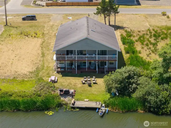 Canal front middle unit condo zoned for nightly rentals Canal front middle unit condo zoned for nightly rentals