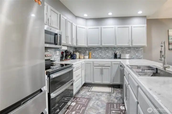 High end and upgraded appliances High end and upgraded appliances