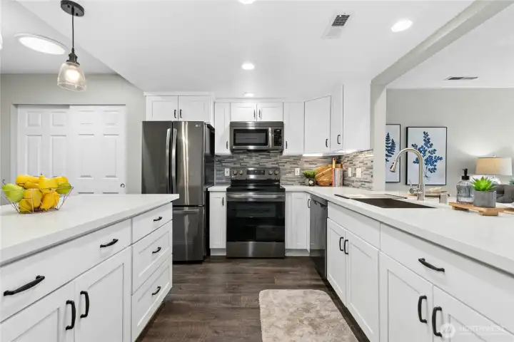 Beautifully Upated Kitchen! Beautifully Upated Kitchen!