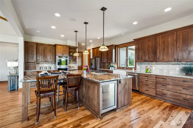 In addition to a lower wine cellar, two areas of integrated wine storage areas in the kitchen offer temperature-controlled racks and display shelves. These stylish features not only store a collection of wines but also adds an element of sophistication to the kitchen.