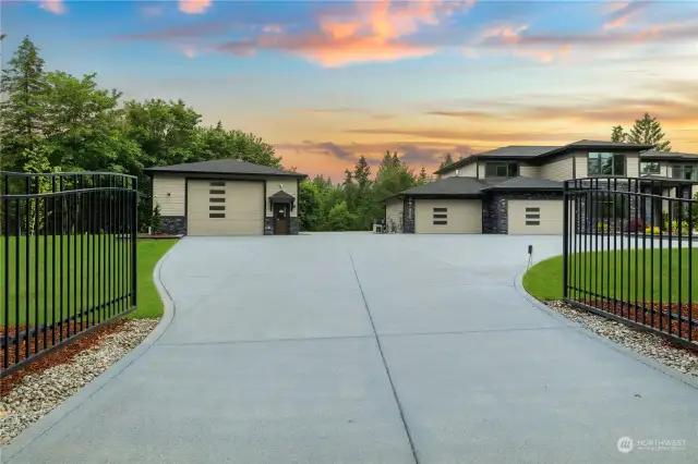 Automatic Gate & Fully Fenced