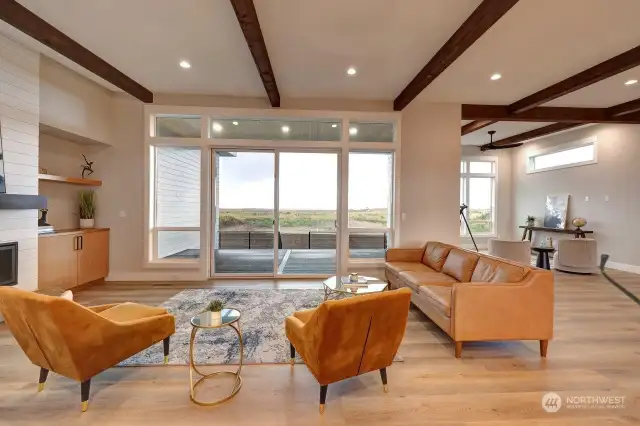 Living Room w/OCEAN VIEW with slider to beach