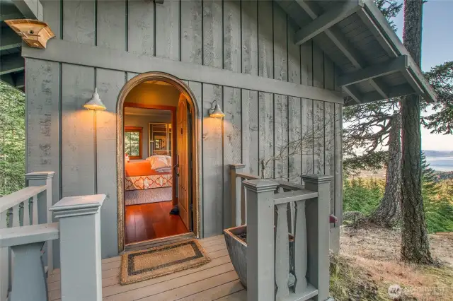 Front entrance to the Blue Cottage.