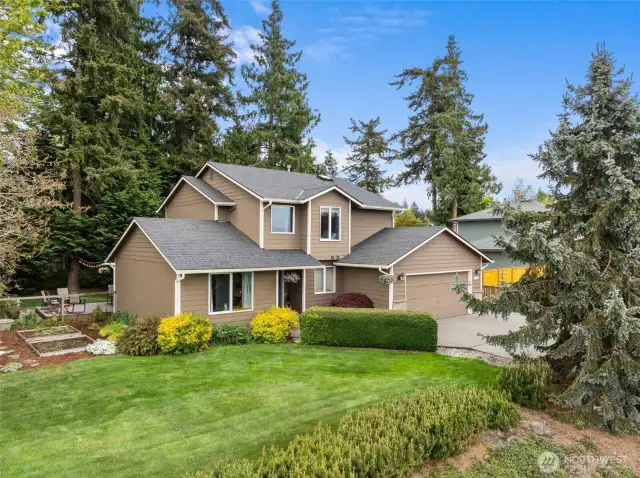 3 Bedrooms, 2.5 bath, 2 car garage