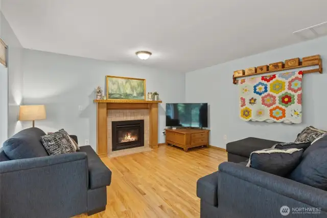 Living room off of kitchen w/gas fireplace