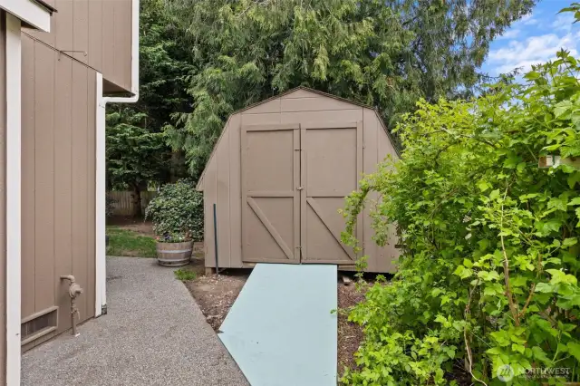 Bonus side shed for extra storage