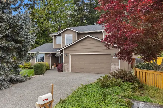 Driveway w/2 car garage