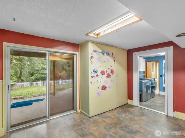 Flex space off of the laundry room, would make a great home office, mud room, or storage room... ect