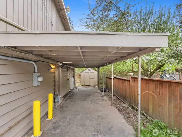 Attached car port