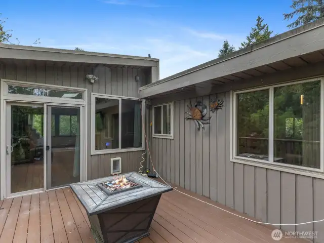 Large Trex deck connects to the upstairs sunroom