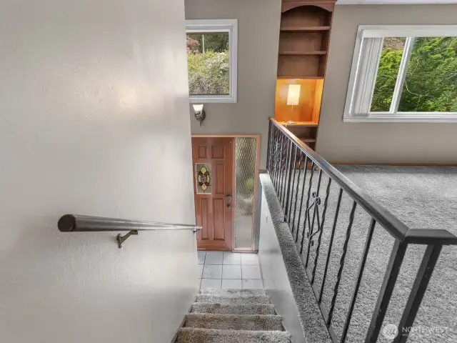 Split entry way