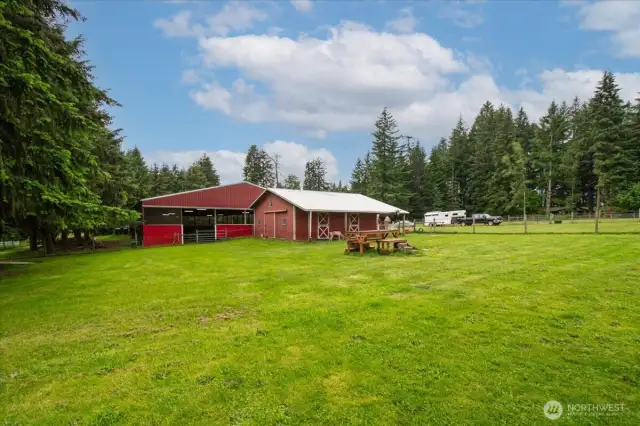 Pasture with 4 Stall Barn