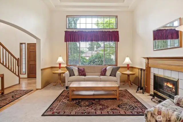 Living room/entry w/ gas fireplace
