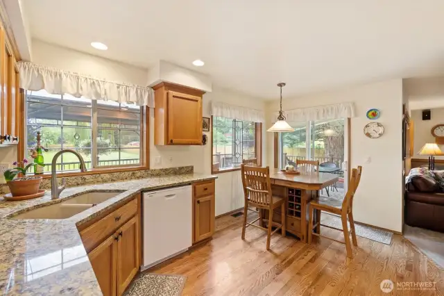 Kitchen w/ granite counters, solid hardwoods