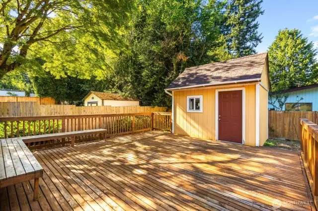 Garden shed, yoga room, remote office, with it's own private deck - yes to all of that