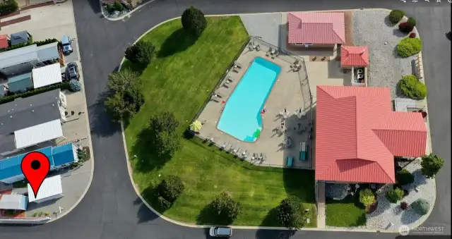 Steps to the pool!