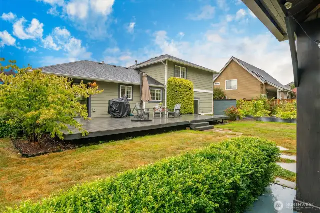 Huge trex deck off back of home