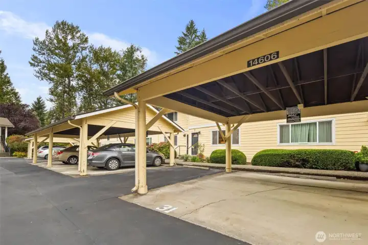 Plenty of guest parking too, it's rare in today's townhouse community!
