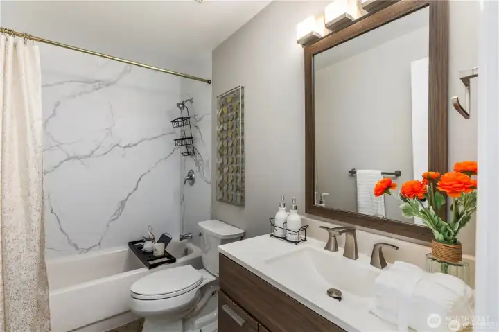 Upstair 2nd full bath