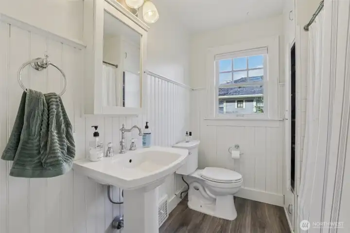 Main house upstairs bathroom