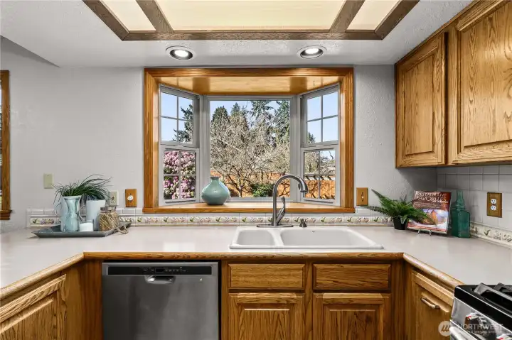 Ample counter and cabinet space!