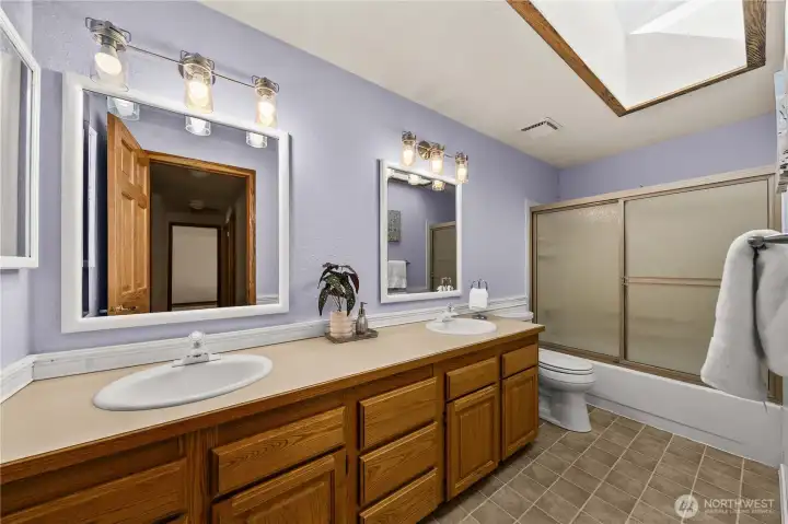 Shared dual vanity sink full bathroom.