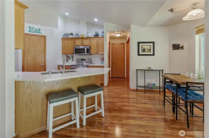 Breakfast bar and nook!