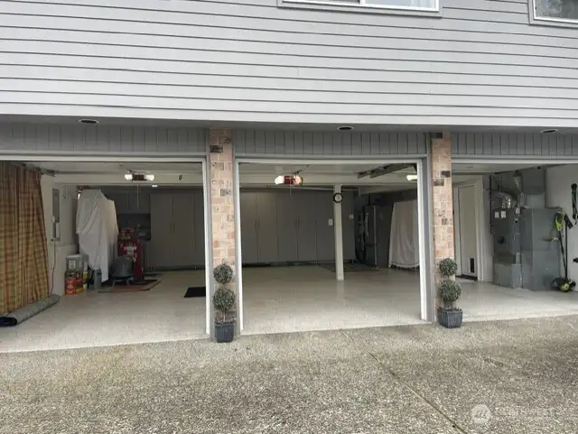 3 car garage with wall to wall storage drive way parking for 6 3 car garage with wall to wall storage drive way parking for 6
