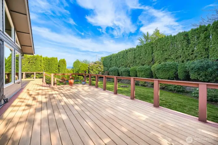 800 sq ft deck