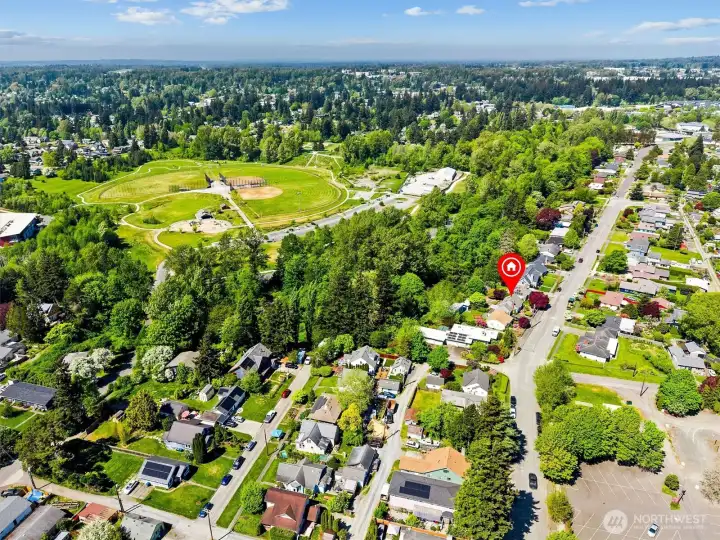 Enjoy close proximity to parks, trails, schools, and waterfront destinations from this centrally located home.