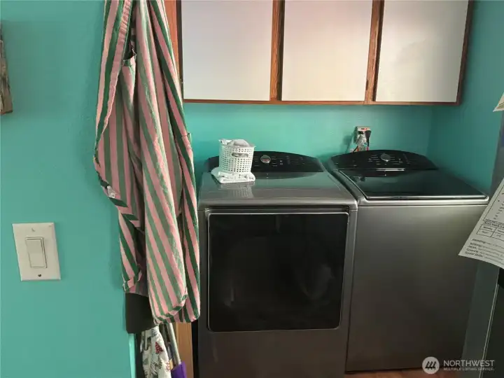 washer/dryer stay