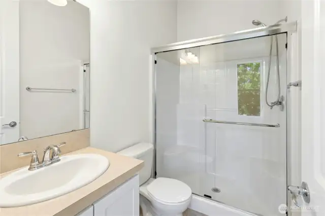 Main floor en-suite bathroom