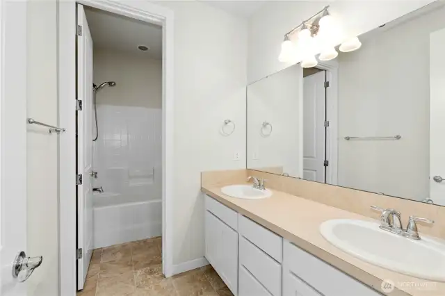 2nd floor main bathroom