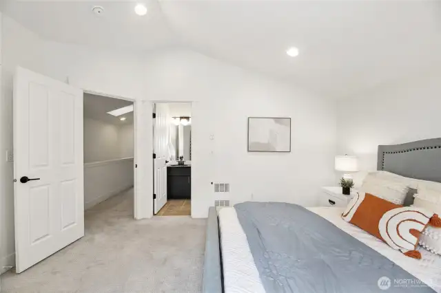 En suite primary bedroom