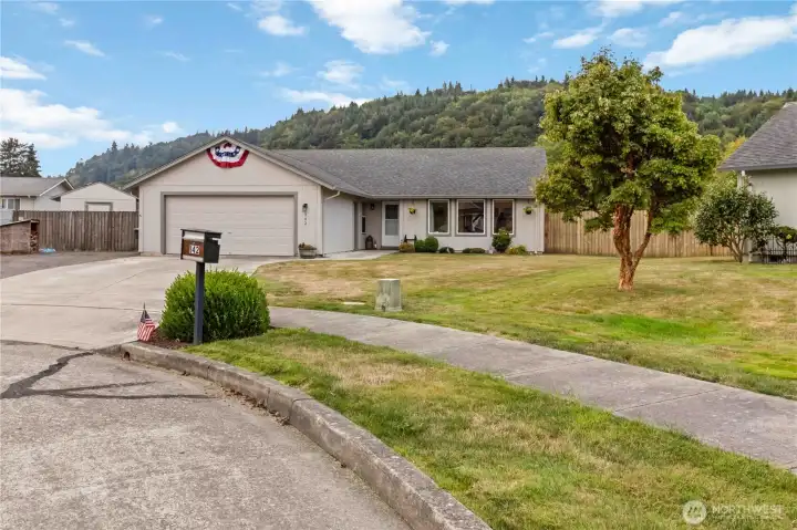 End of a Culdesac/Large Front Yard