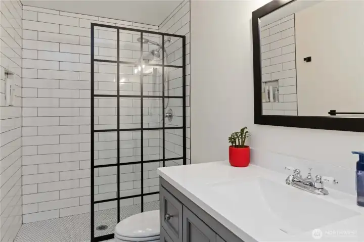 Freshly Updated Main Bathroom