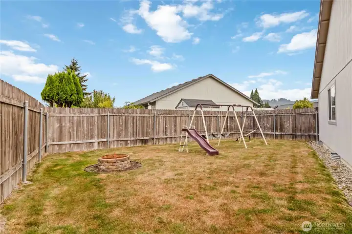 Huge Backyard-Fully Fenced