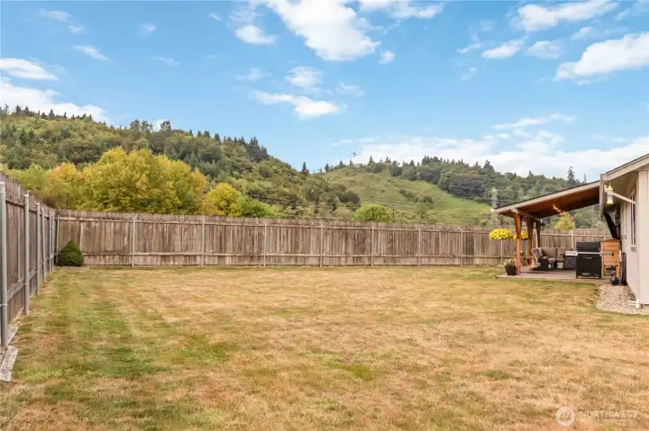 Huge Backyard-Fully Fenced