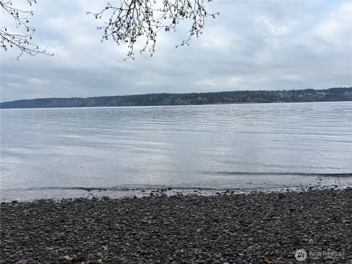 Beachcomb, fish, and unwind—true waterfront living
