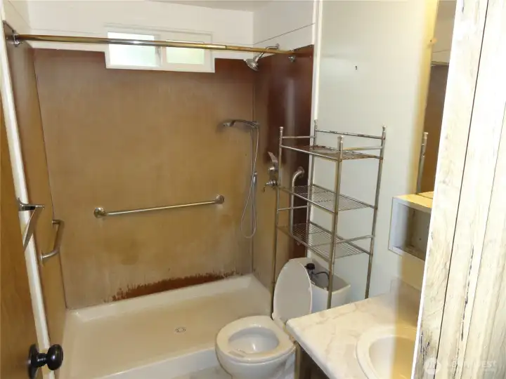 3 Qtr bath between bedrooms.