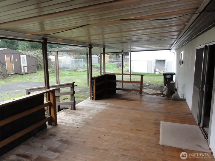 Great, covered deck.