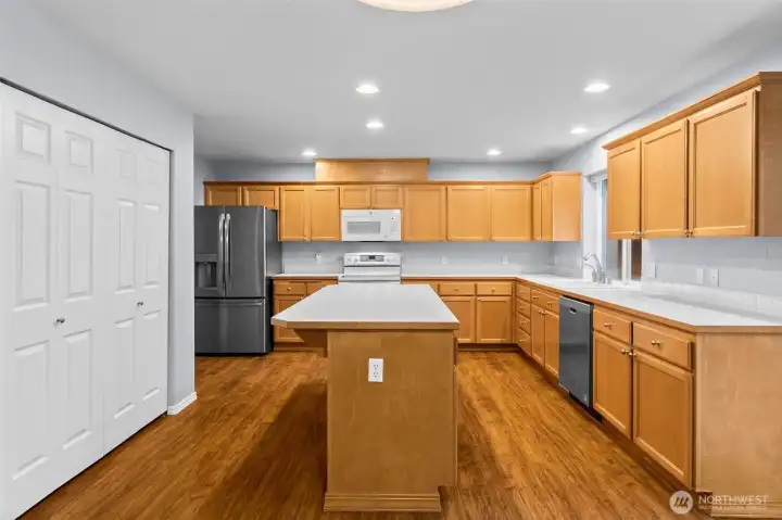 Yet another casual dining area located between the kitchen and family room has a slider to the rear yard for easy summertime entertaining