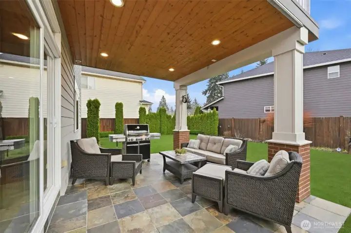 Spacious patio with gas barbecue hook-up.