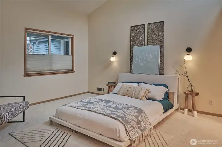 2econd bedroom that is linked to the guest bath