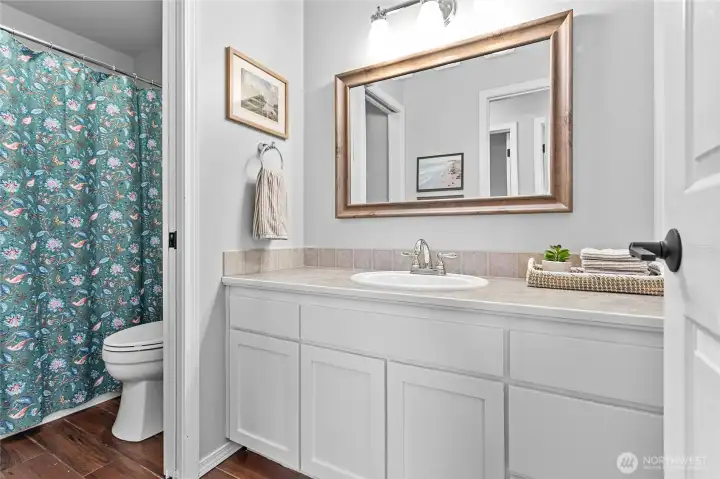 Upstairs full bathroom