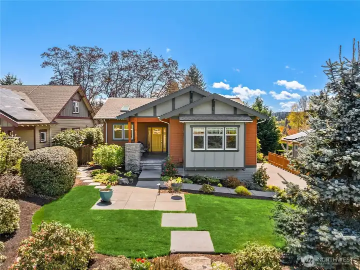 Welcome to this immaculate Spellman craftsman style home. Featuring 3 bedrooms, 2.5 baths (plus den in lower level that can be a 4th bedroom). In an ideal location approximately 1/2 mile to downtown Winslow.